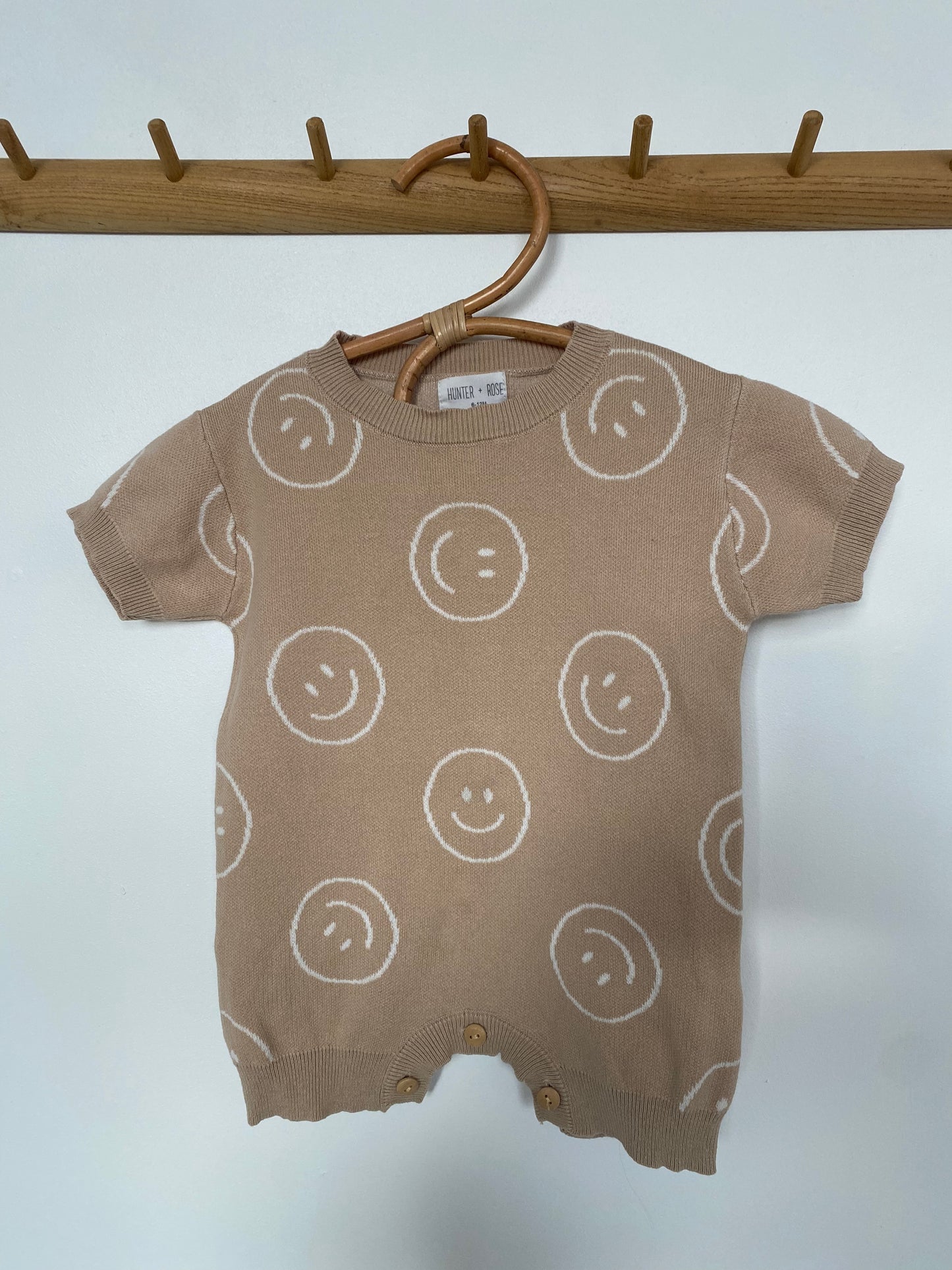 6-12M Hunter + Rose beige smiley face knitted romper