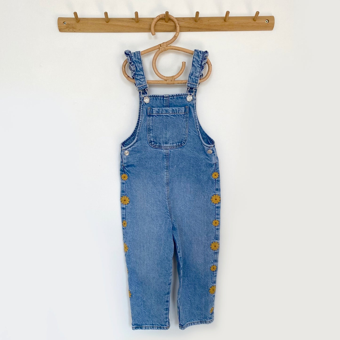 4-5Y Zara embroidered sunflower blue denim dungarees