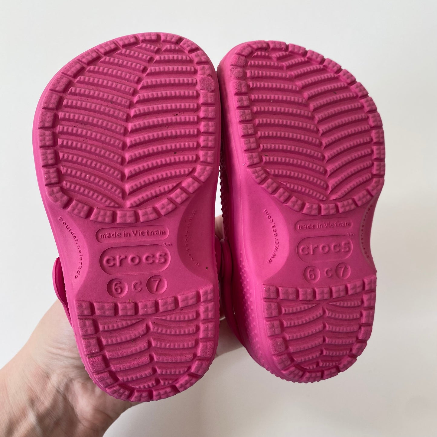 Crocs classic hot pink size C6/7