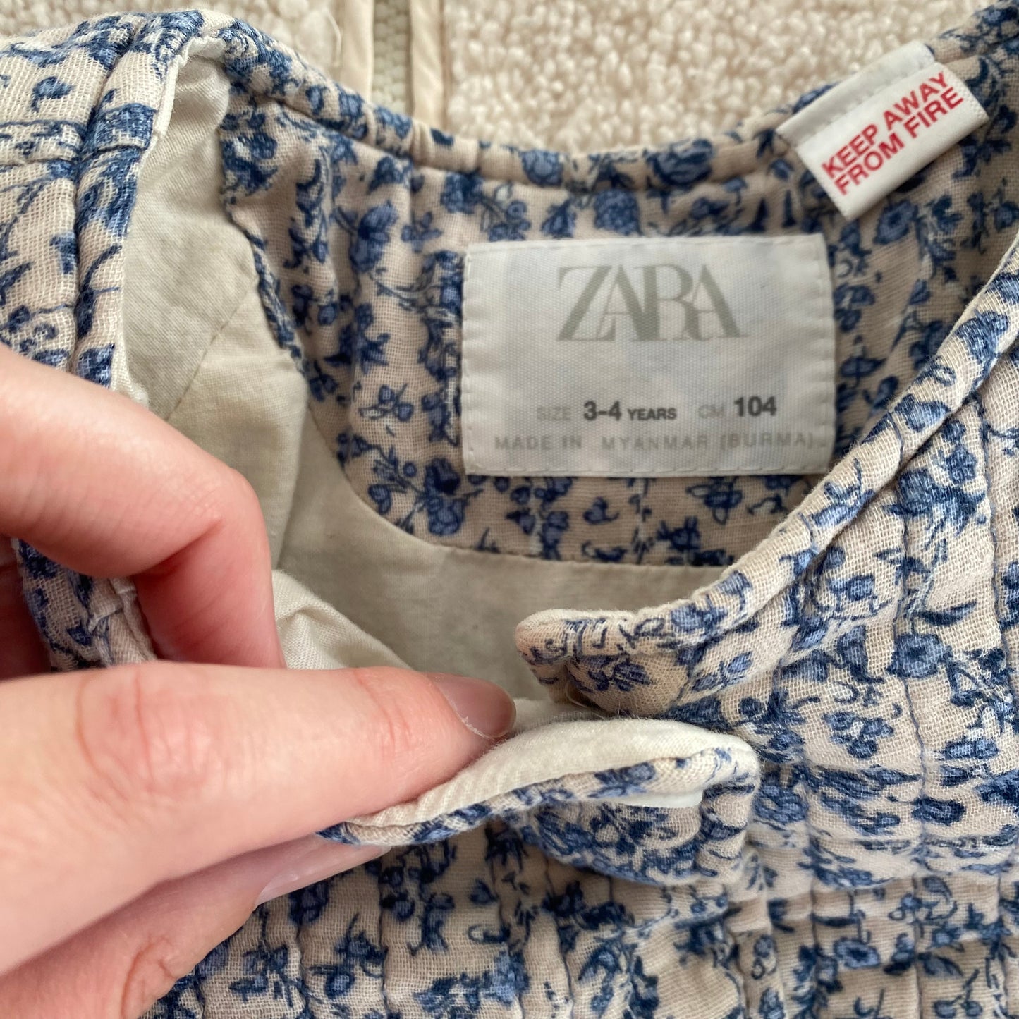 3-4Y Zara quilted jacket with blue flowers